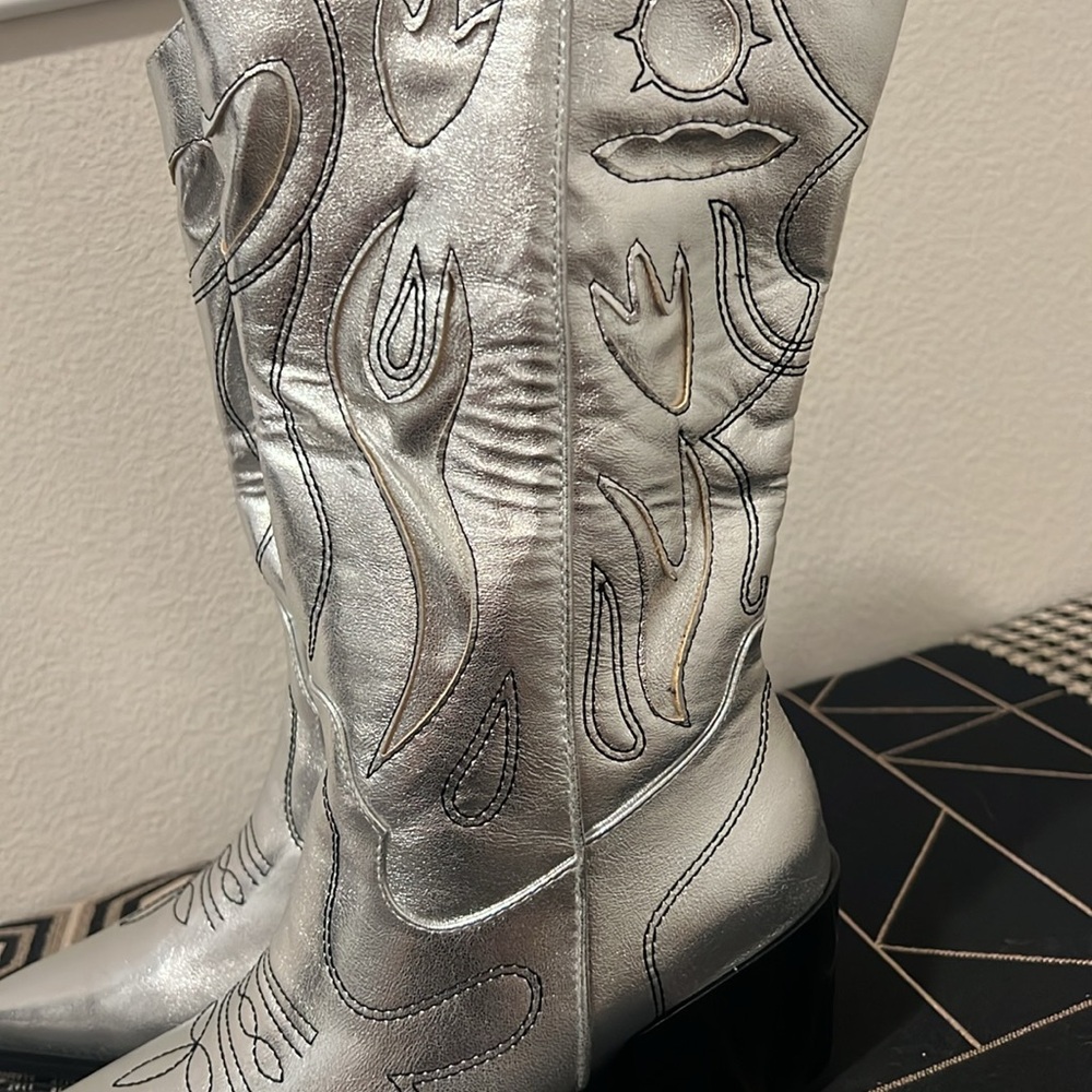 Princes Polly Exclusive “Rosewood” Boots Silver Western Boho New Size 7 - Picture 10 of 16